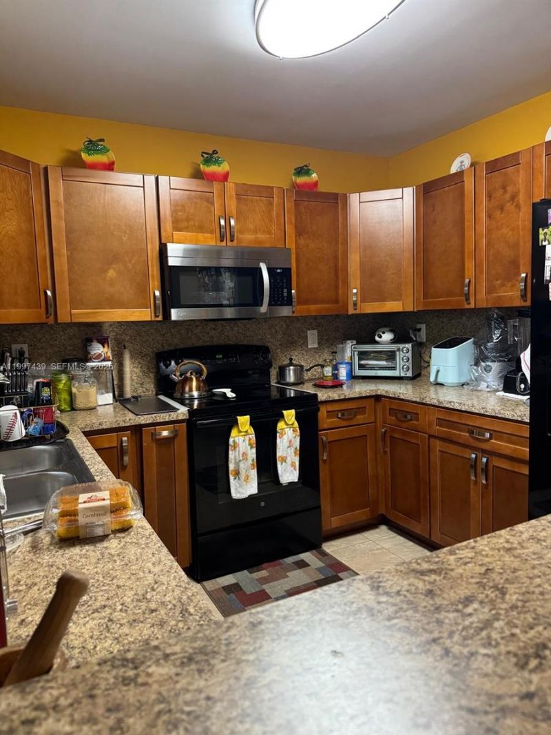 2720 NW 11th St, Fort Lauderdale, FL 33311 Photo