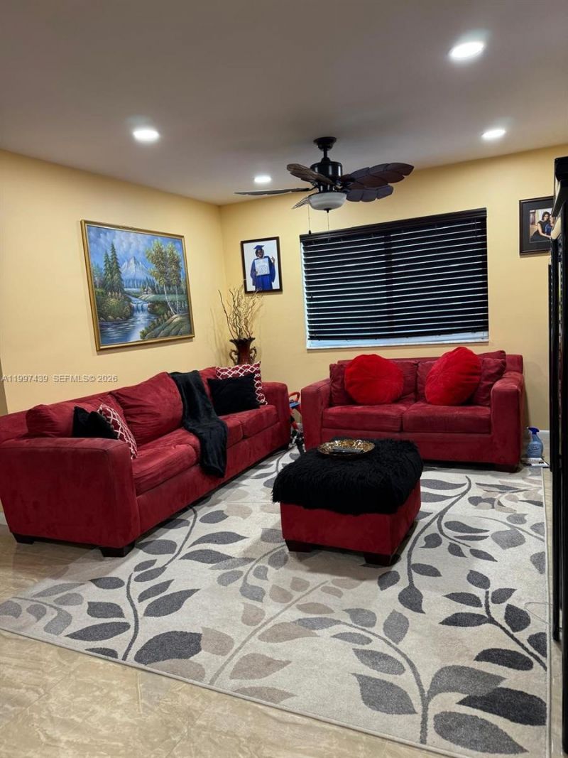 2720 NW 11th St, Fort Lauderdale, FL 33311 Photo