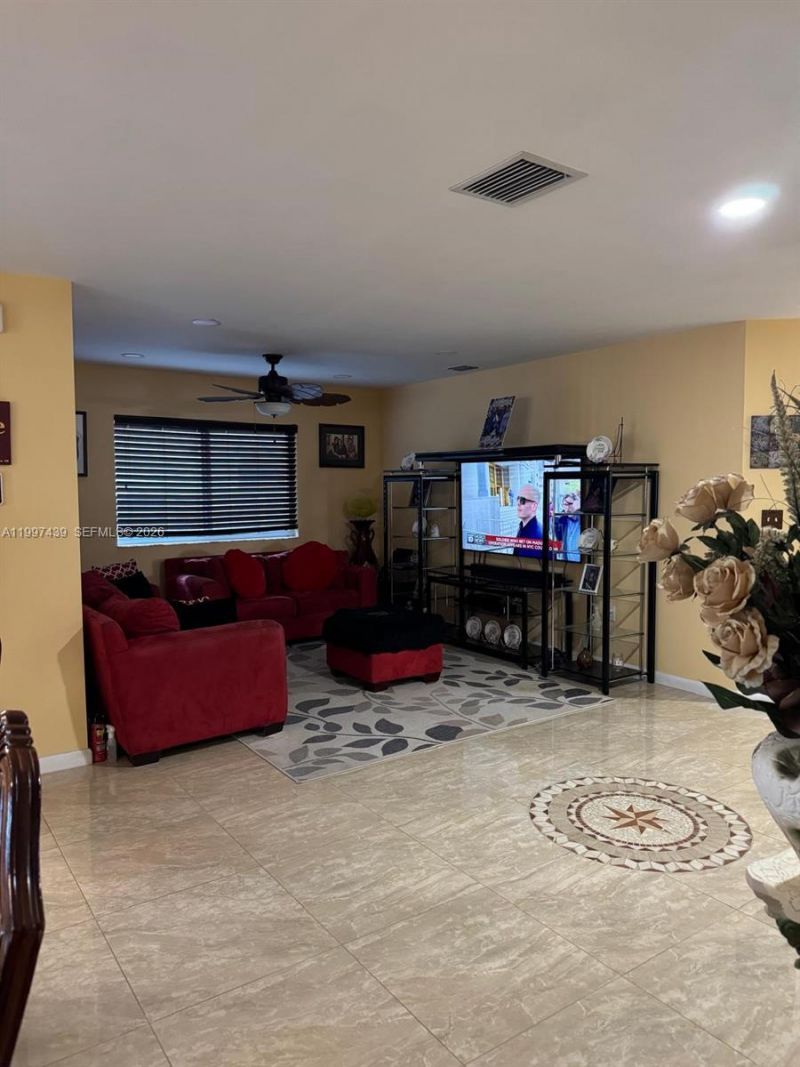 2720 NW 11th St, Fort Lauderdale, FL 33311 Photo