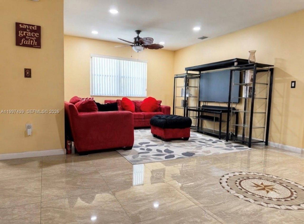 2720 NW 11th St, Fort Lauderdale, FL 33311 Photo