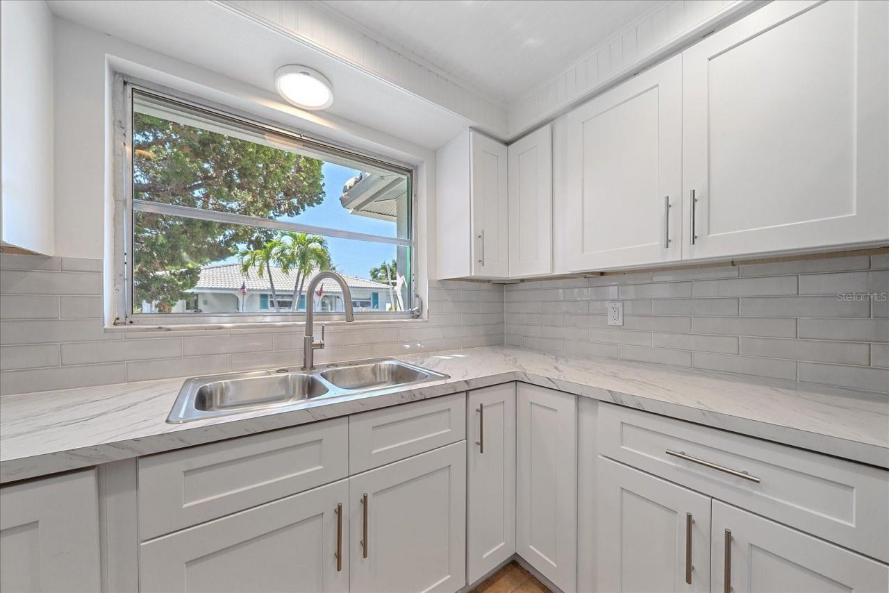 597 Spanish Drive N, Unit 12, Longboat Key, FL 34228 Photo