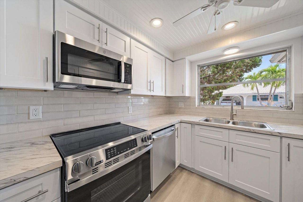 597 Spanish Drive N, Unit 12, Longboat Key, FL 34228 Photo