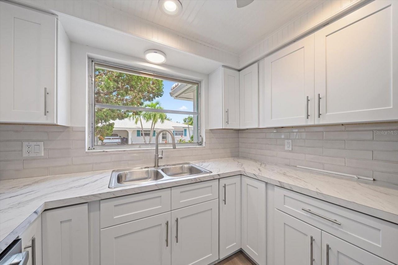 597 Spanish Drive N, Unit 12, Longboat Key, FL 34228 Photo