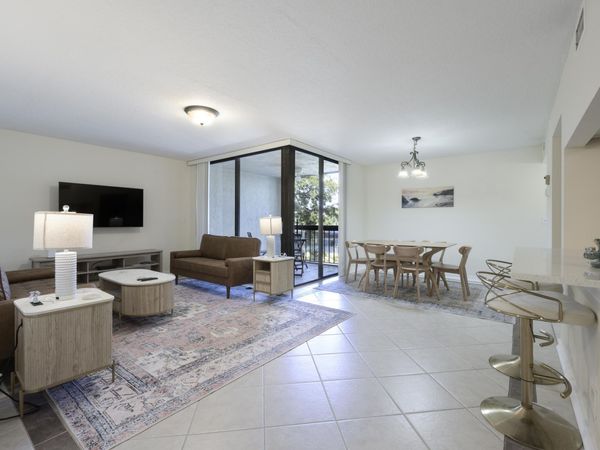 825 Egret Circle, Unit 209, Delray Beach, FL 33444