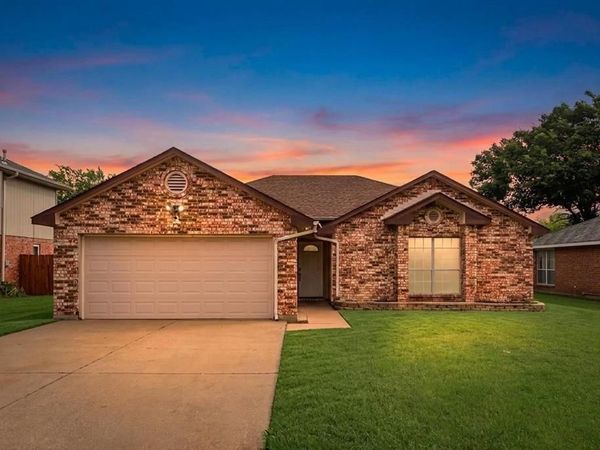 4958 Briar Oaks Lane, Grand Prairie, TX 75052