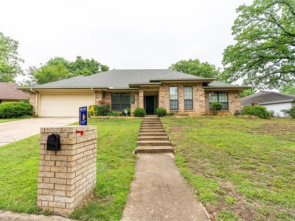 5201 Rustle Leaf Drive, Arlington, TX 76017