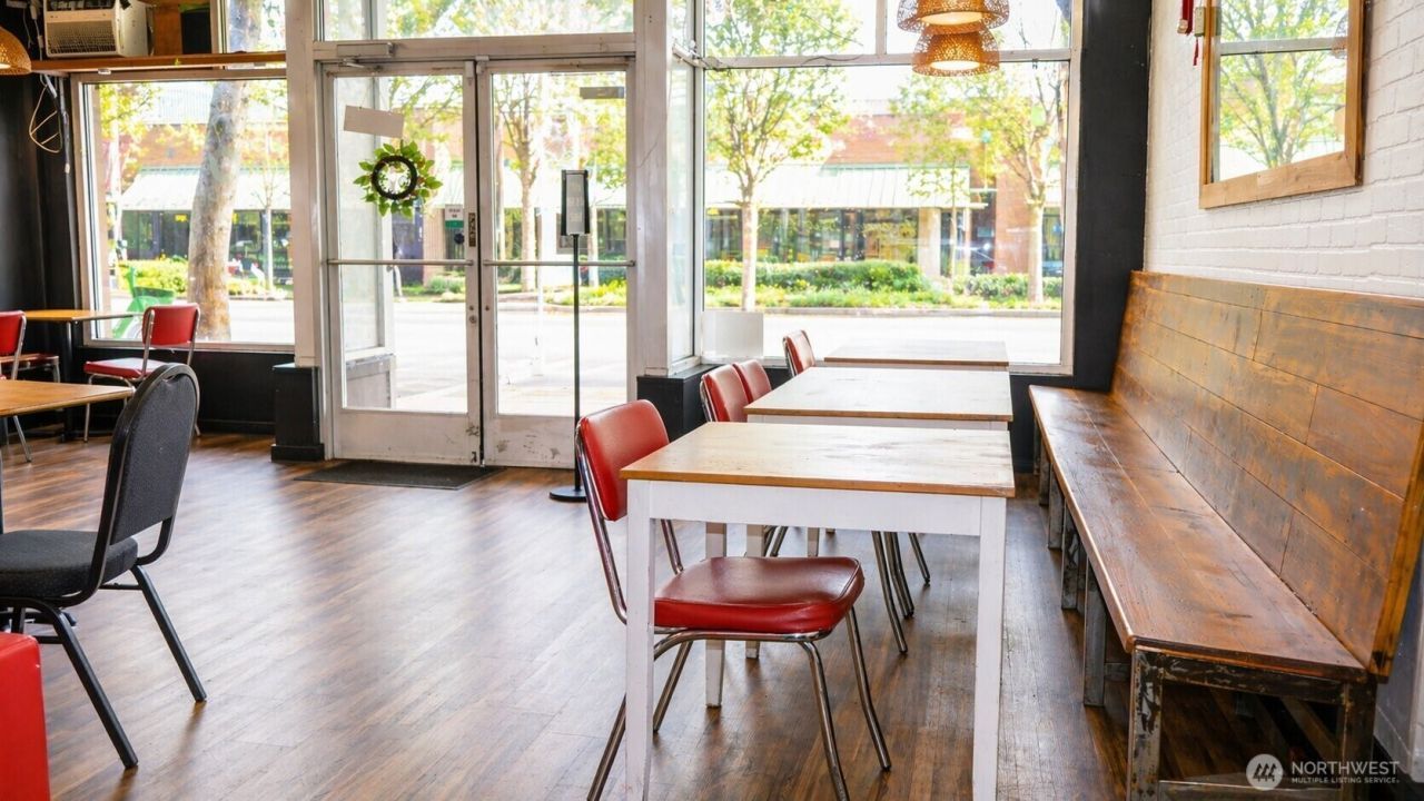 12518 Lake City Way Ne, Seattle, WA 98125