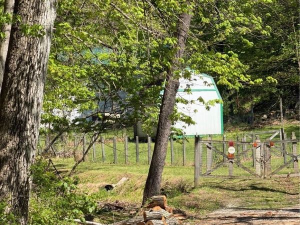 1040 Stone Drive, St Albans, WV 25177