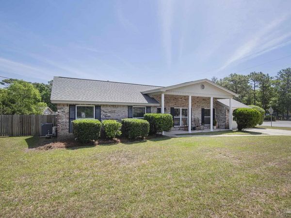 5700 Langley Cir, Pensacola, FL 32504