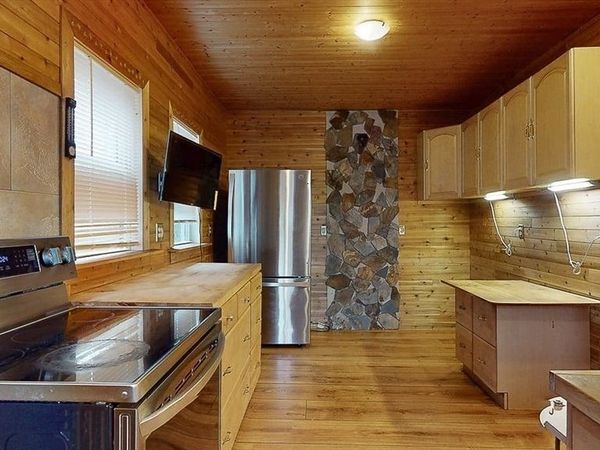 86 Saint Nicholas Ave, Worcester, MA 01606