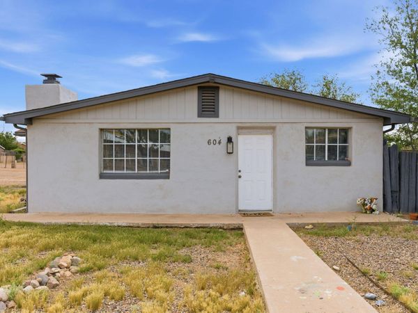 604 Nowicki Lane SW, Albuquerque, NM 87105