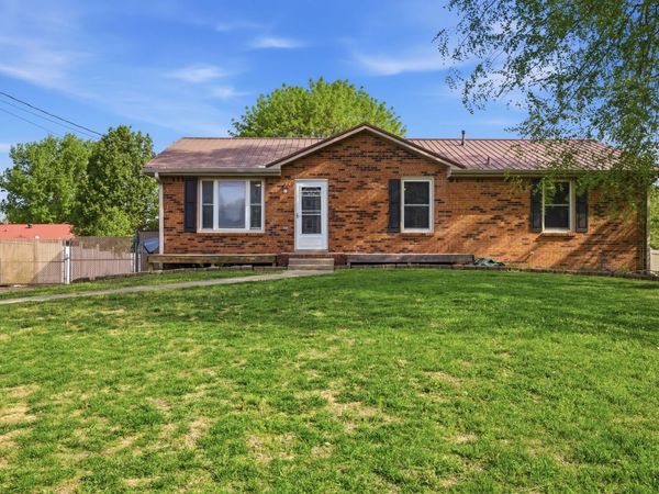 335 Cunningham Ln , Clarksville, TN 37042