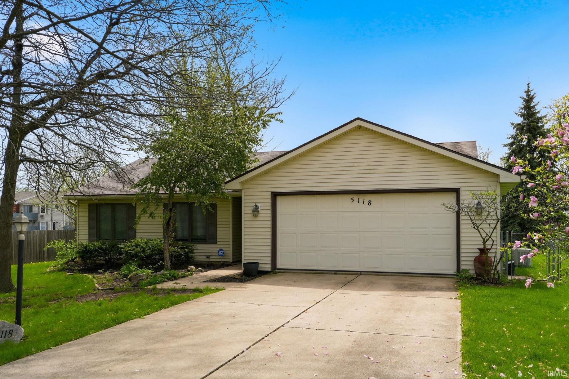 5118 Charlotte Avenue, Fort Wayne, IN 46815 Main Photo