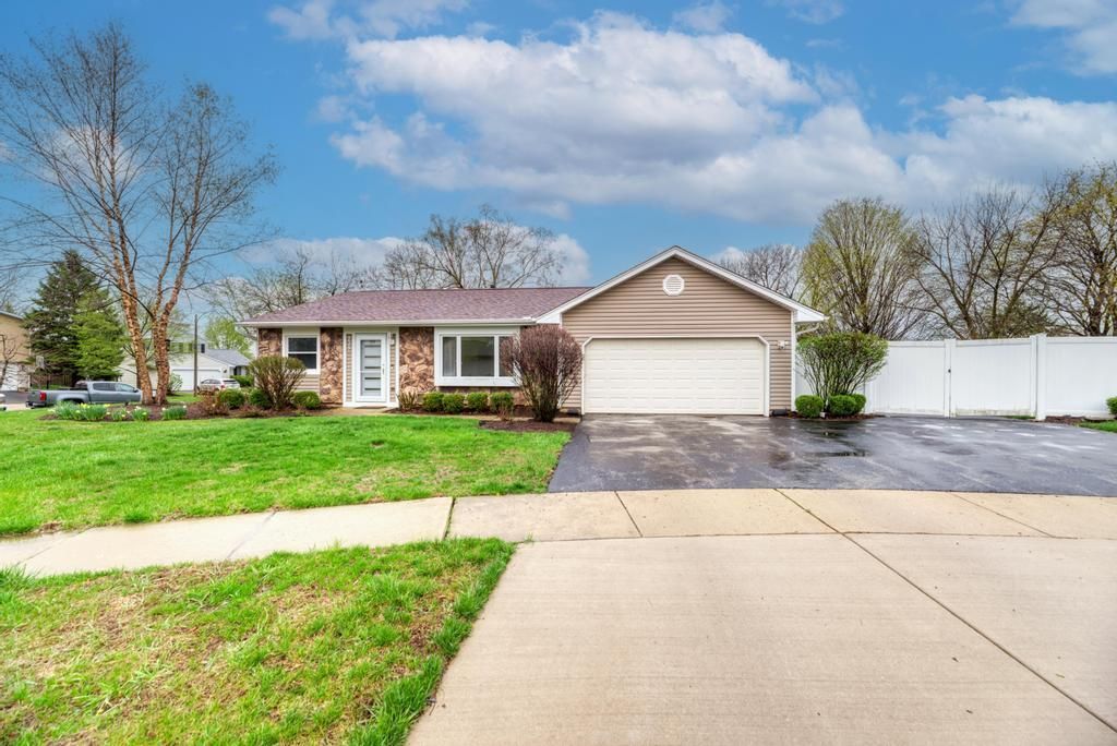 935 Pioneer Court , Roselle, IL 60172 Main Photo