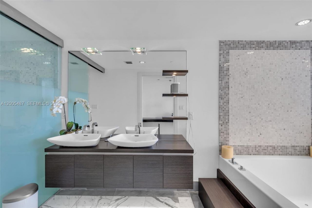 200 Biscayne Boulevard Way , Unit 3407, Miami, FL 33131 Photo