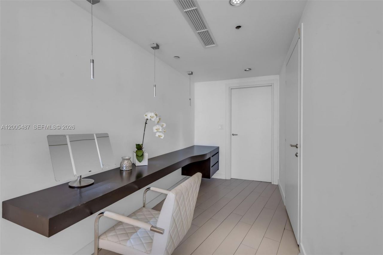 200 Biscayne Boulevard Way , Unit 3407, Miami, FL 33131 Photo