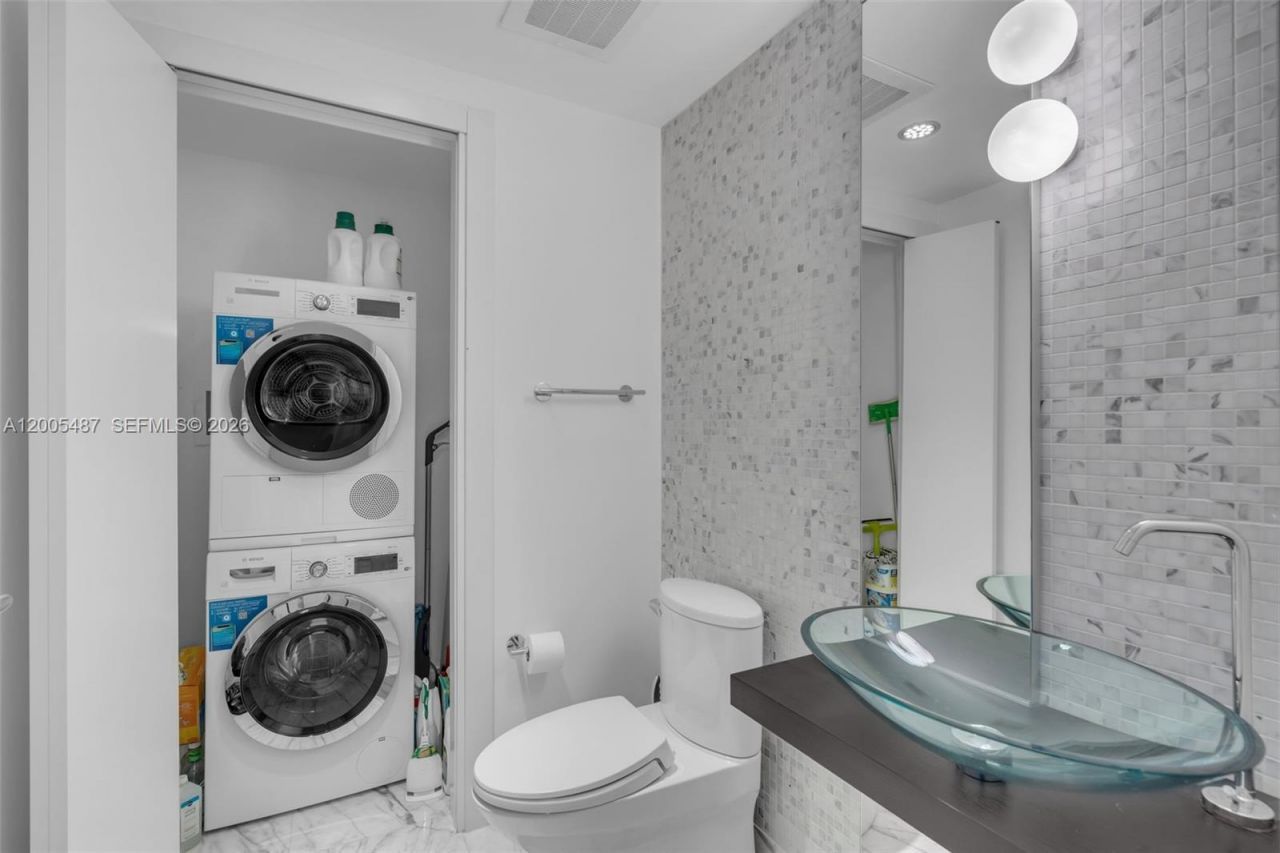 200 Biscayne Boulevard Way , Unit 3407, Miami, FL 33131 Photo