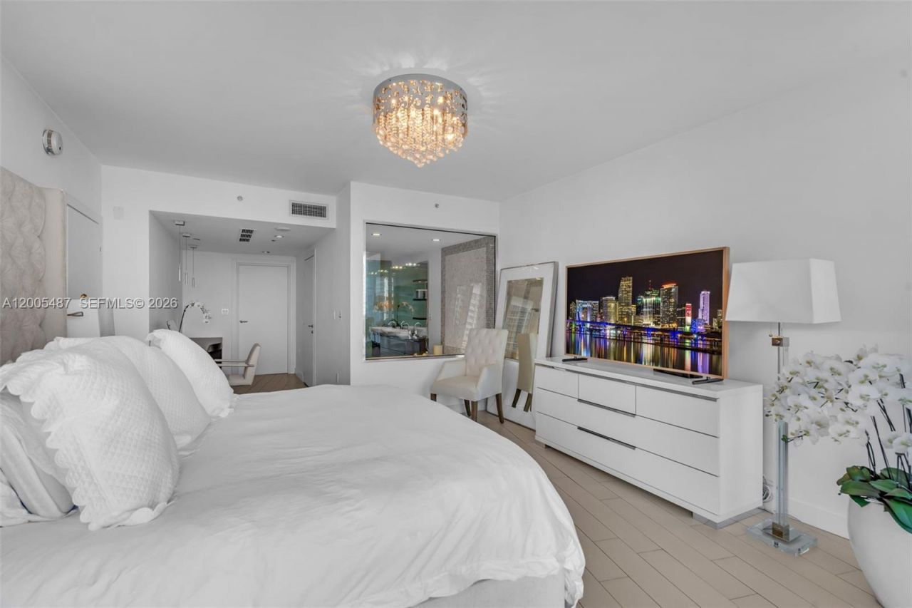 200 Biscayne Boulevard Way , Unit 3407, Miami, FL 33131 Photo