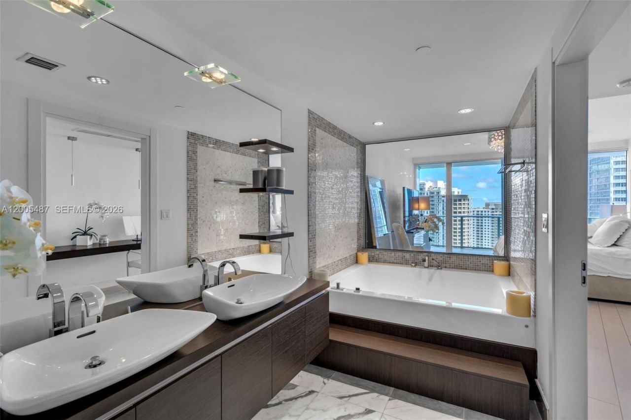 200 Biscayne Boulevard Way , Unit 3407, Miami, FL 33131 Photo