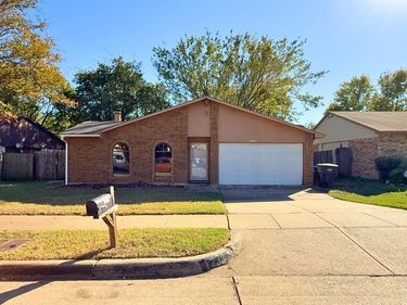 1233 Steinburg Lane, Fort Worth, TX 76134