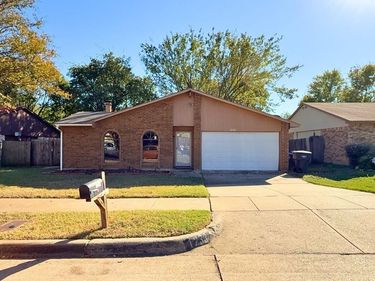 1233 Steinburg Lane, Fort Worth, TX 76134