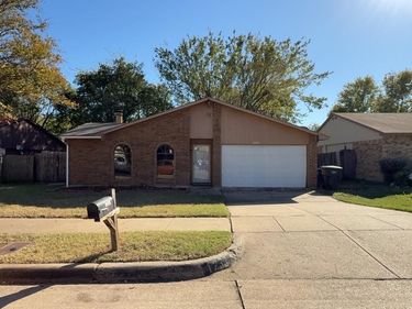 1233 Steinburg Lane, Fort Worth, TX 76134