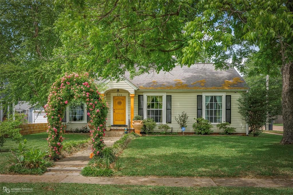 258 Carrollton Avenue, Shreveport, LA 71105 Main Photo