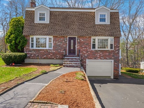 10 Blackhorse Lane, Burlington, MA 01803