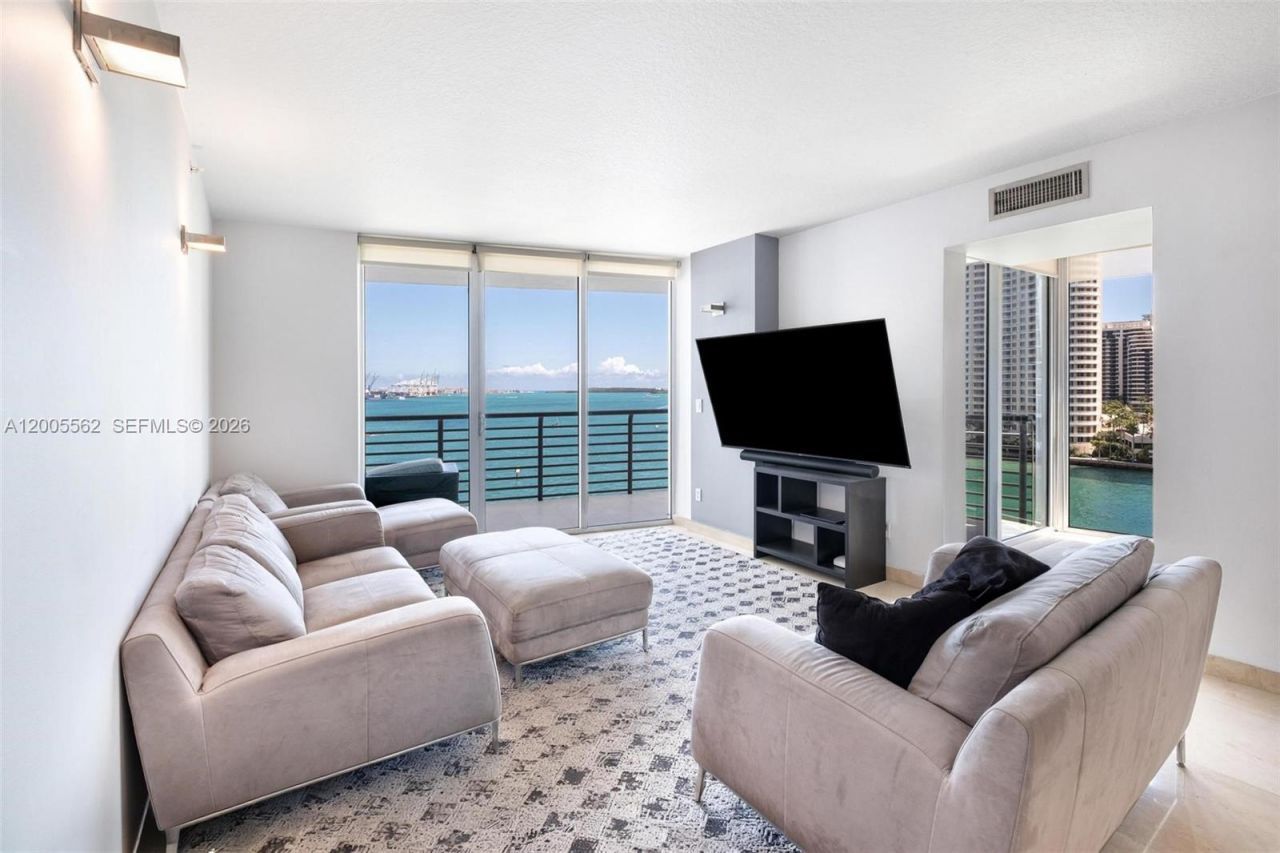 325 S Biscayne Blvd, Unit 823, Miami, FL 33131 Main Photo