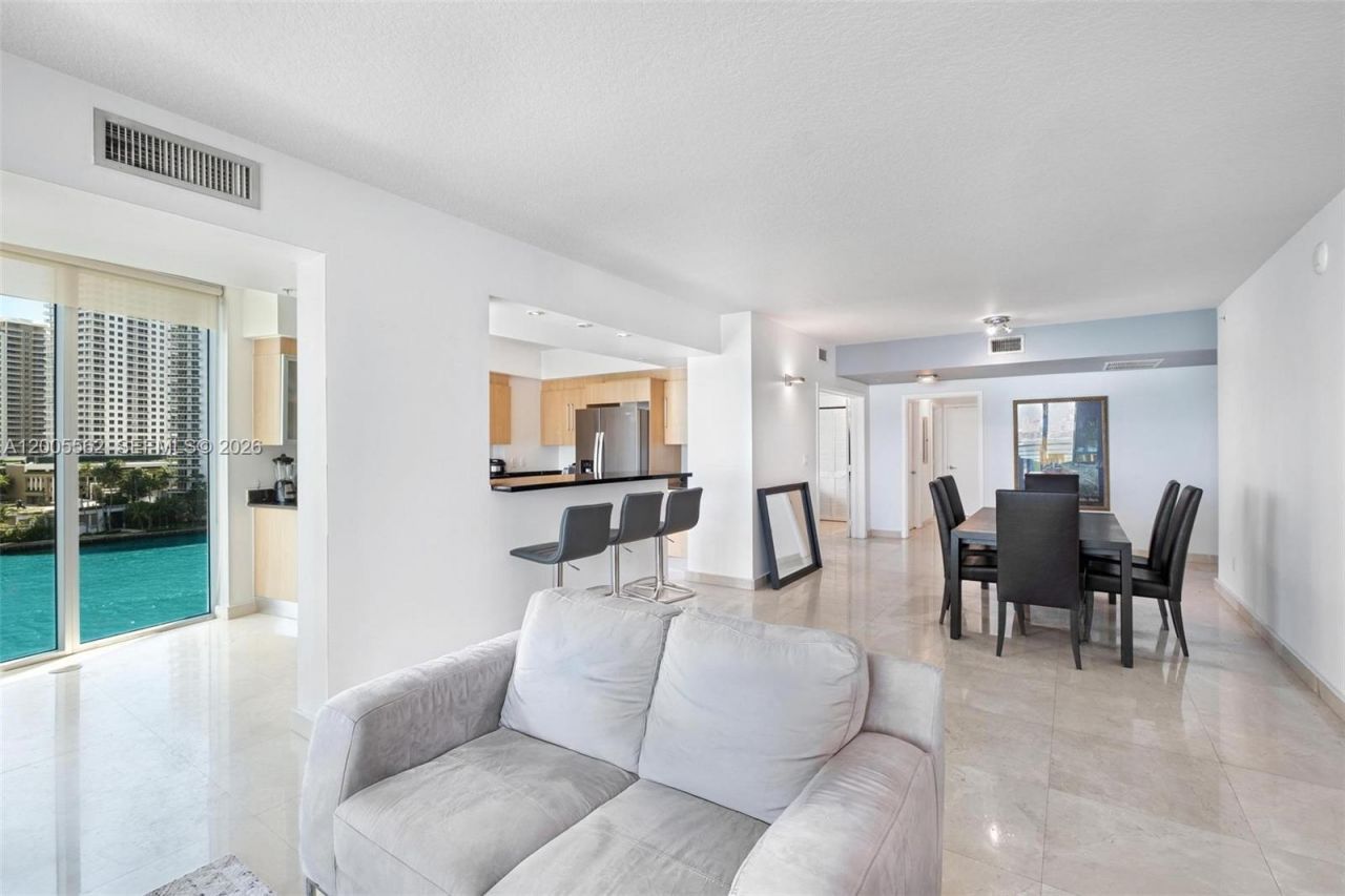 325 S Biscayne Blvd, Unit 823, Miami, FL 33131 Photo