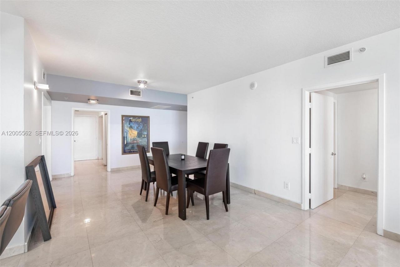 325 S Biscayne Blvd, Unit 823, Miami, FL 33131 Photo