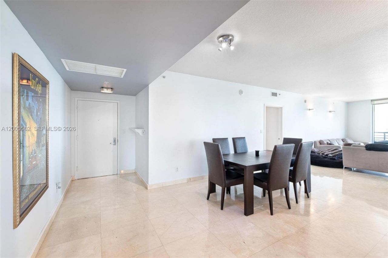 325 S Biscayne Blvd, Unit 823, Miami, FL 33131 Photo