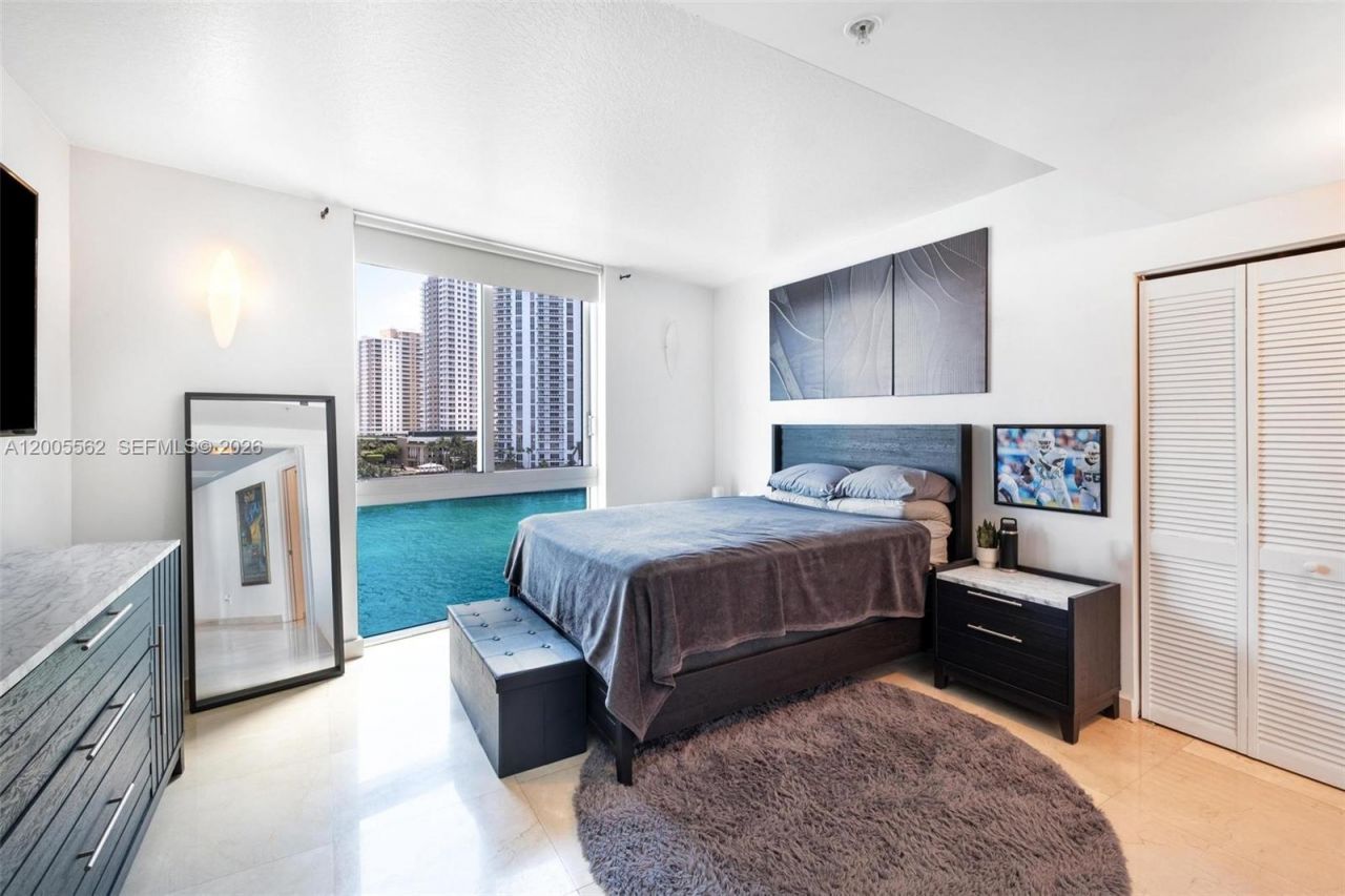 325 S Biscayne Blvd, Unit 823, Miami, FL 33131 Photo