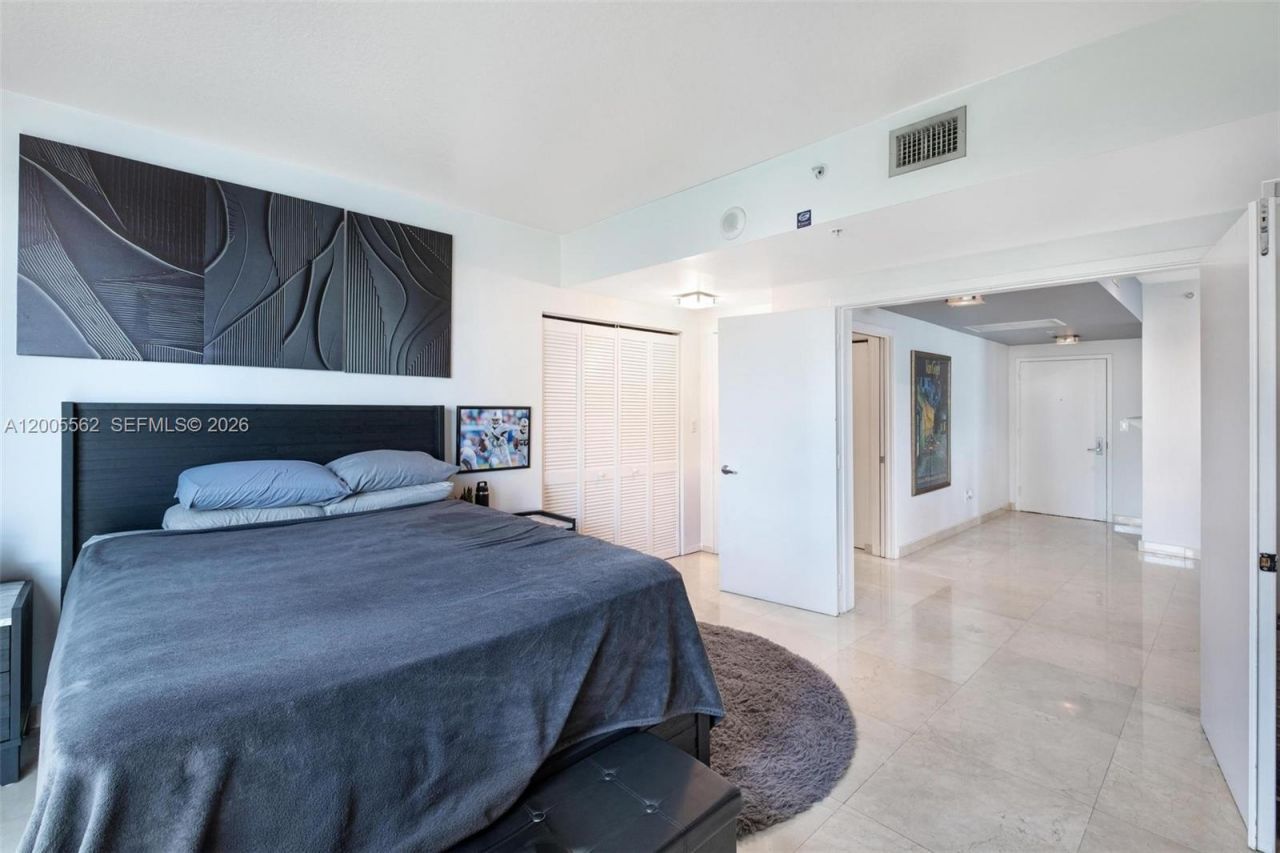 325 S Biscayne Blvd, Unit 823, Miami, FL 33131 Photo