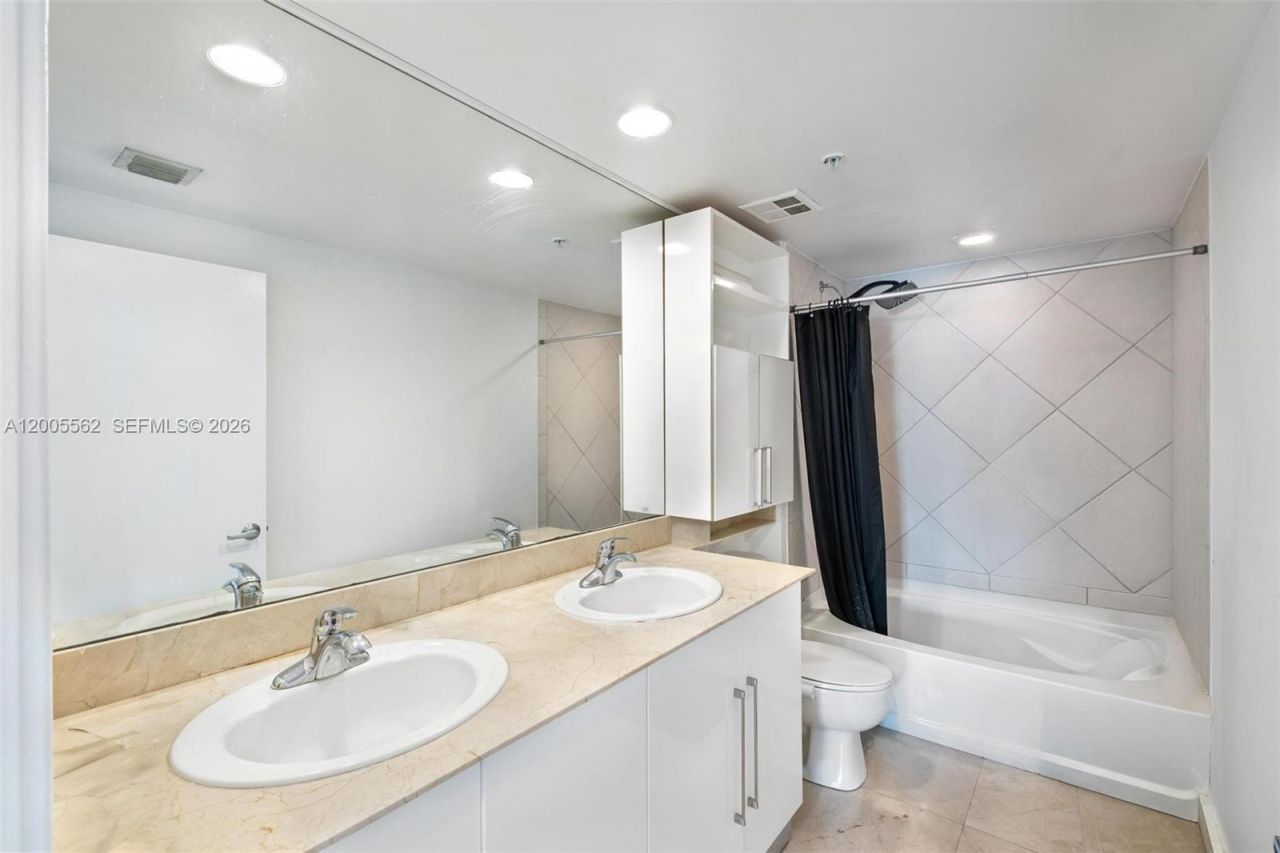 325 S Biscayne Blvd, Unit 823, Miami, FL 33131 Photo