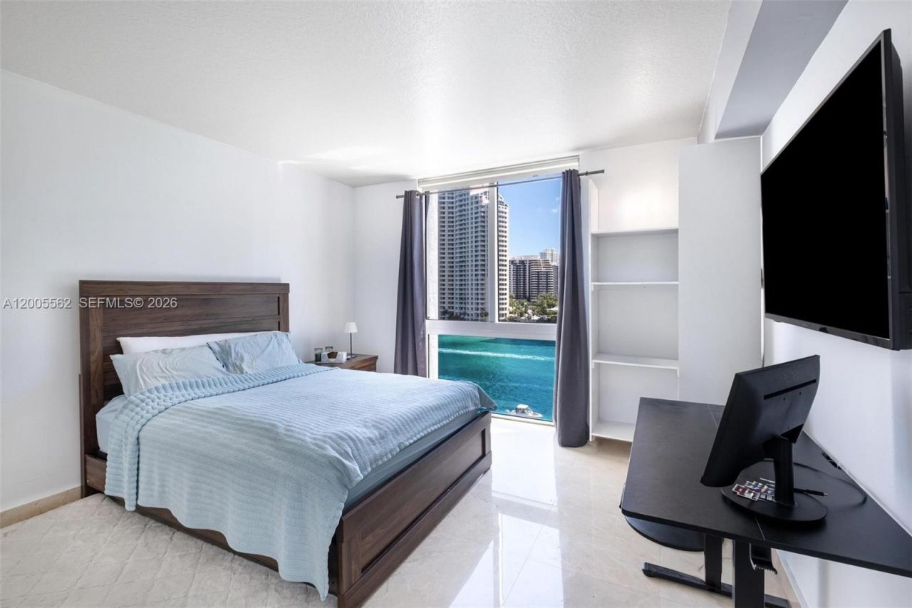 325 S Biscayne Blvd, Unit 823, Miami, FL 33131 Photo