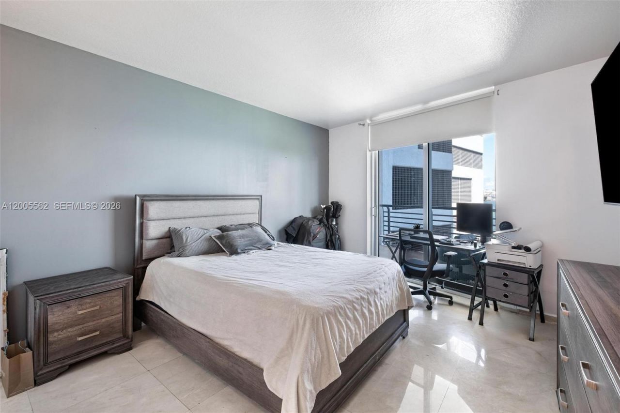 325 S Biscayne Blvd, Unit 823, Miami, FL 33131 Photo