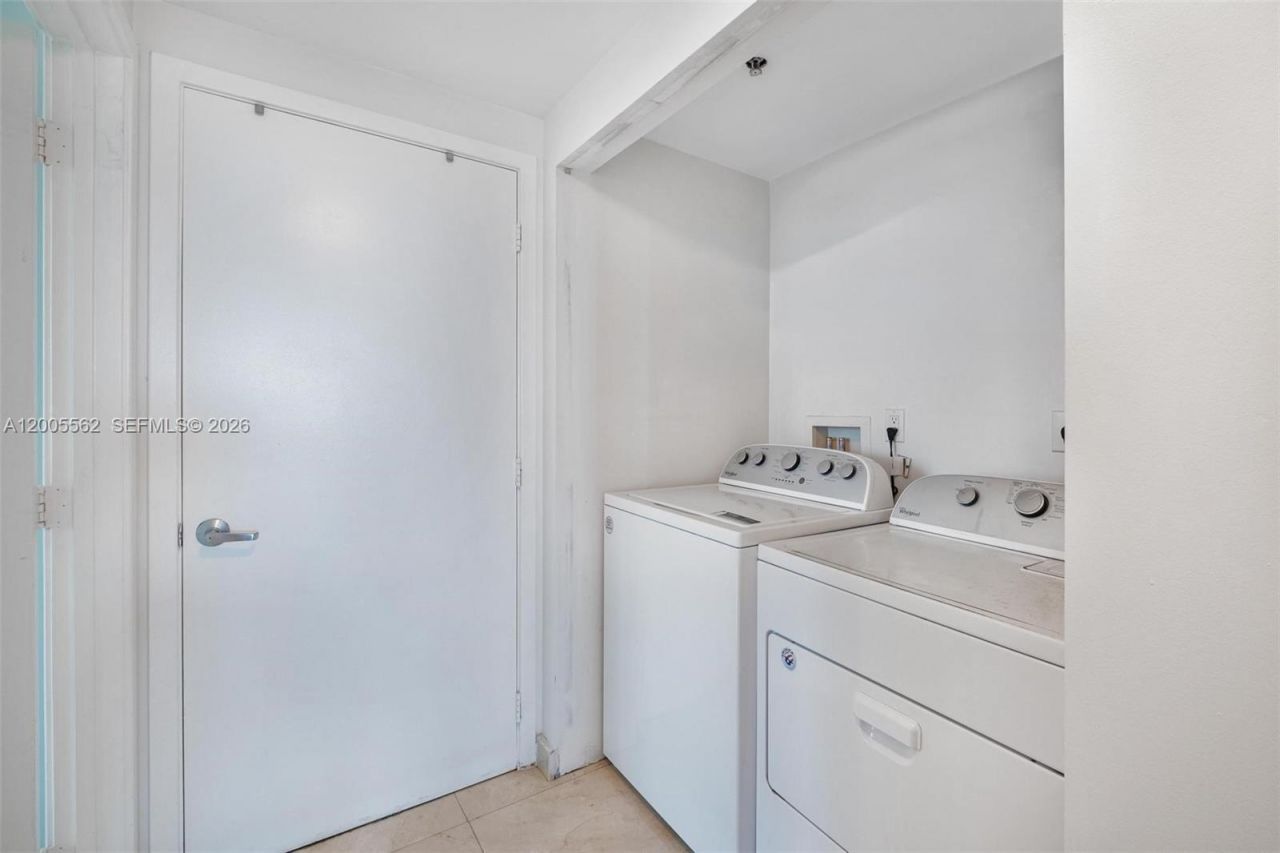 325 S Biscayne Blvd, Unit 823, Miami, FL 33131 Photo
