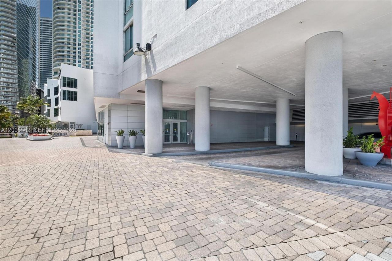 325 S Biscayne Blvd, Unit 823, Miami, FL 33131 Photo