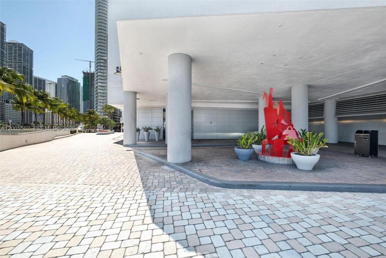 325 S Biscayne Blvd, Unit 823, Miami, FL 33131 Photo