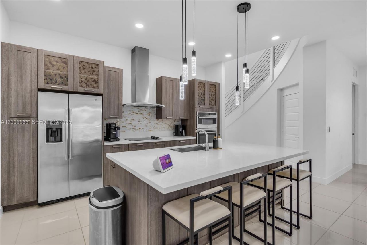 15540 NW 88th Ave, Miami Lakes, FL 33018 Photo