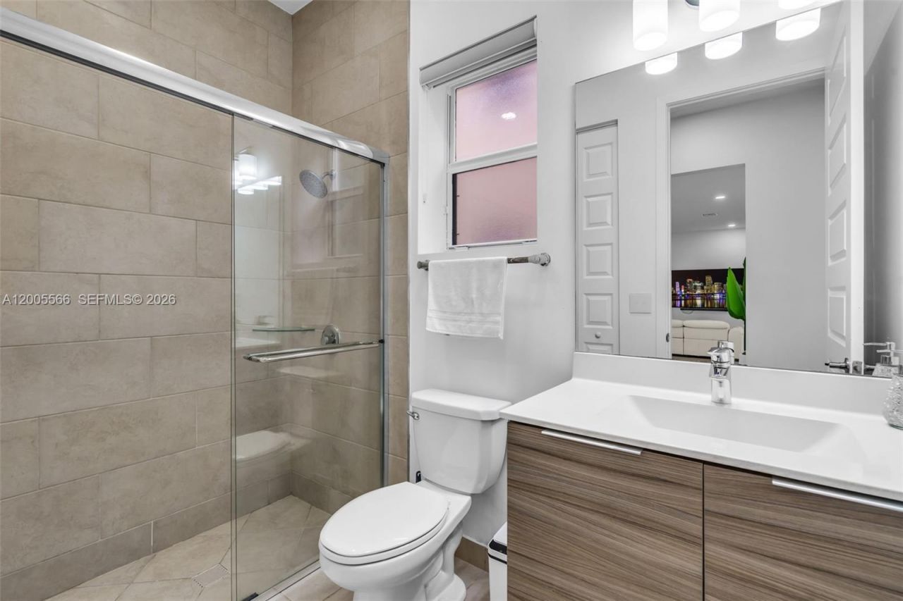 15540 NW 88th Ave, Miami Lakes, FL 33018 Photo