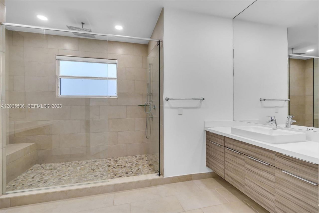 15540 NW 88th Ave, Miami Lakes, FL 33018 Photo