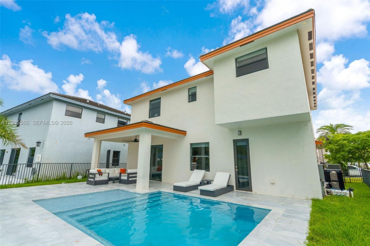 15540 NW 88th Ave, Miami Lakes, FL 33018 Photo