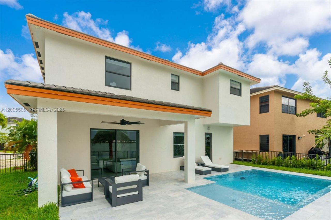 15540 NW 88th Ave, Miami Lakes, FL 33018 Photo