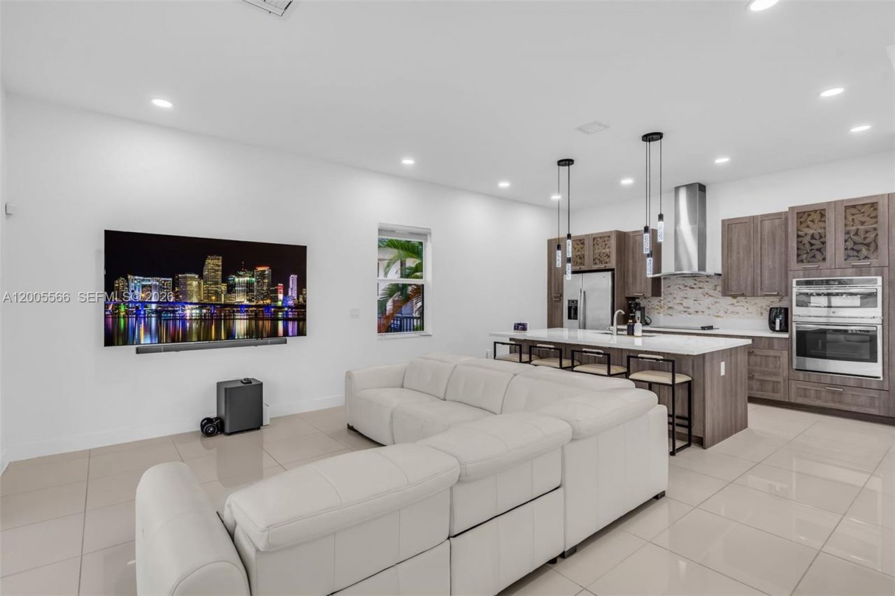 15540 NW 88th Ave, Miami Lakes, FL 33018 Photo