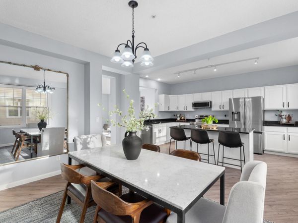 1667 Village Trail E, Unit 5, Maplewood, MN 55109