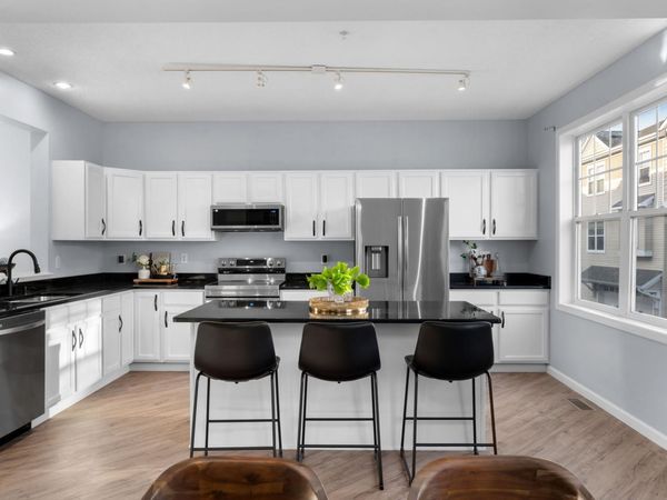 1667 Village Trail E, Unit 5, Maplewood, MN 55109