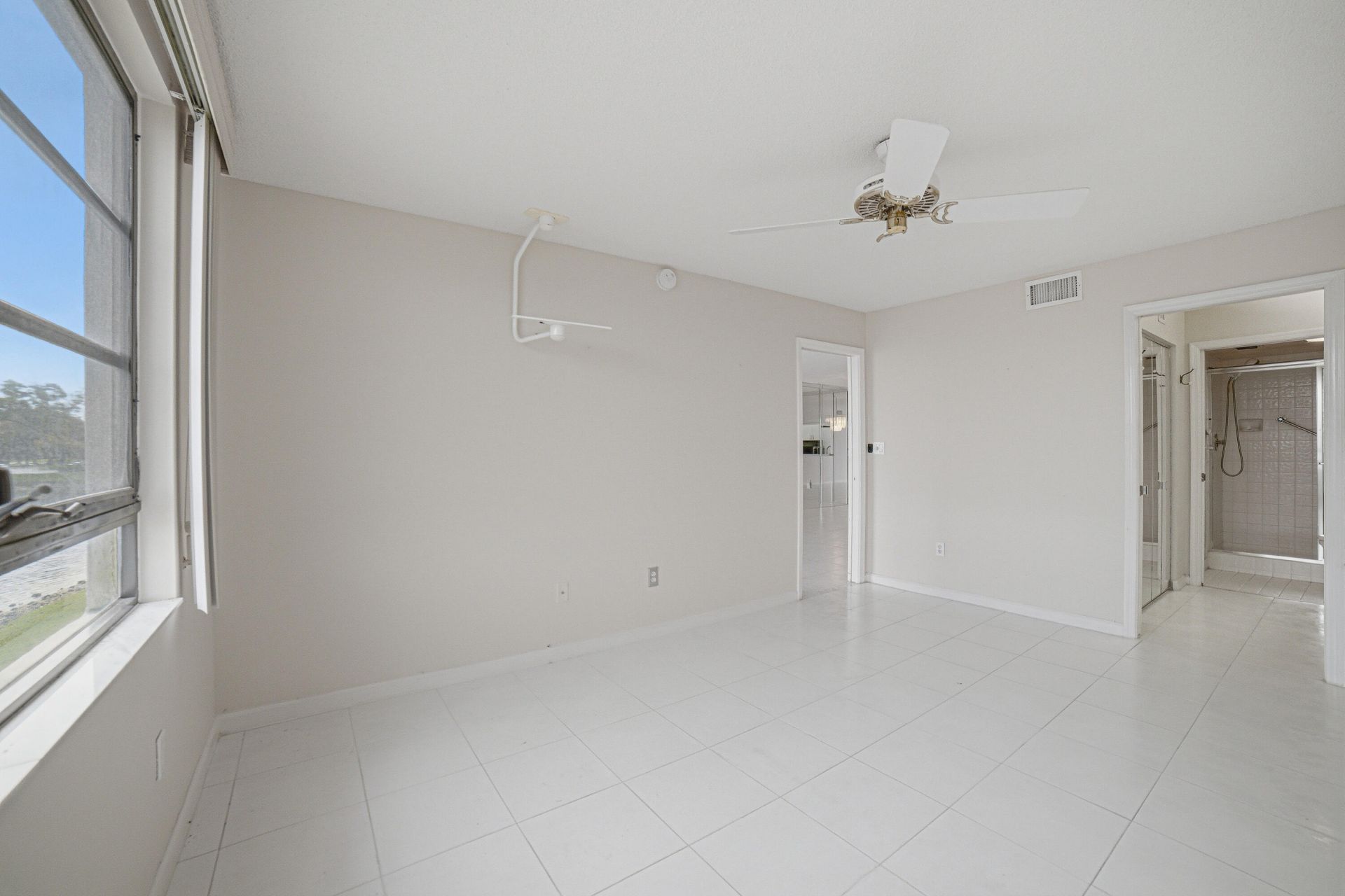 10442 E Clairmont Circle, Unit 204, Tamarac, FL 33321 Photo
