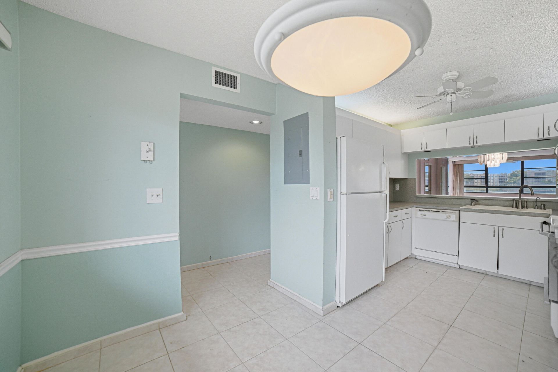 10442 E Clairmont Circle, Unit 204, Tamarac, FL 33321 Photo